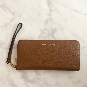 Michael Kors Mercer Large Flat Phone Wallet
